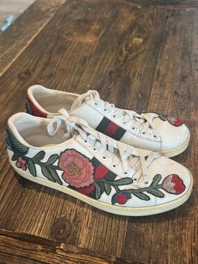 GUCCI White Floral Embroidered Leather Sneakers - Women 39.5